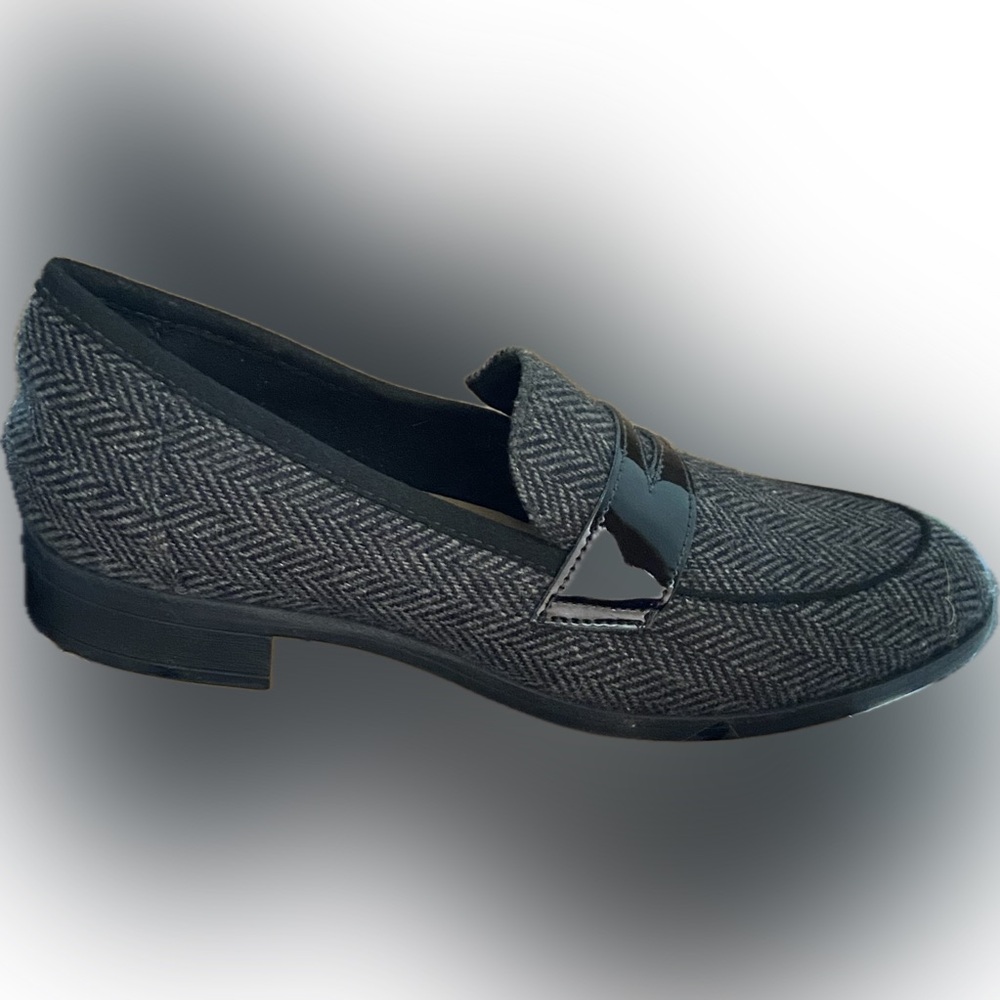 Clarks Black Comfort Loafers with Herringbone Design